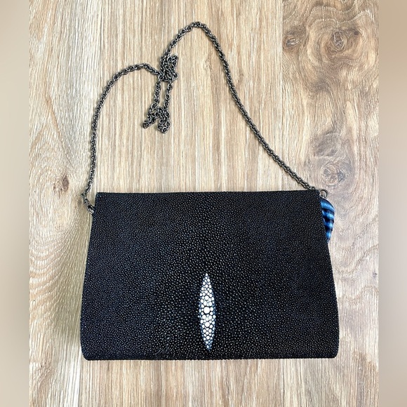 PAIGE GAMBLE BLACK STINGRAY & Accentuated With BLUE PYTHON CLASSIC CLUTCH - Picture 1 of 10